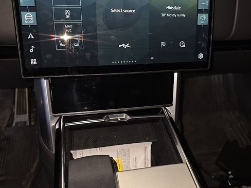 Used 2025 Land Rover Range Rover Long Wheelbase SE image 9