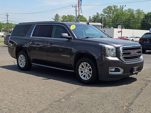 Used 2018 GMC Yukon XL SLT w/ Open Road Package AWD/4WD image 4