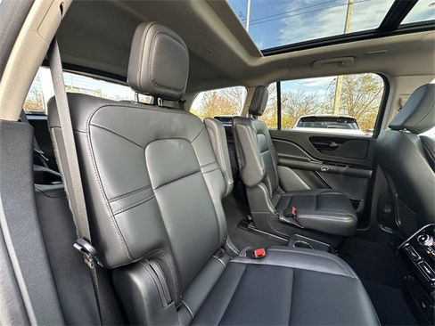 Certified 2024 Lincoln Aviator Premiere w/ Premium Package image 37