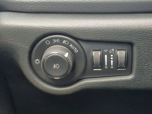 New 2026 Chrysler Pacifica Select FWD image 29
