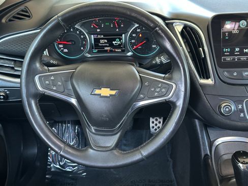 Used 2017 Chevrolet Malibu LT FWD image 13