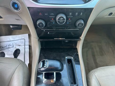 Used 2012 Chrysler 300 Limited image 10