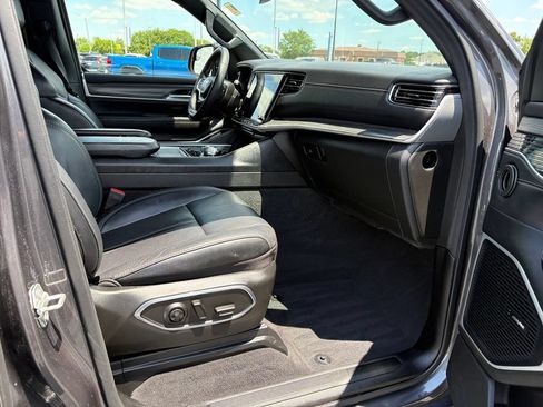 Used 2024 Jeep Wagoneer Series II w/ Flexible Seating Group AWD/4WD image 12