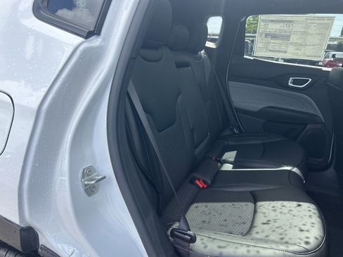New 2025 Jeep Compass Latitude w/ Sun & Sound Group image 25