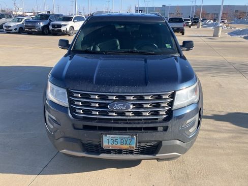 Used 2016 Ford Explorer XLT w/ Equipment Group 202A image 6