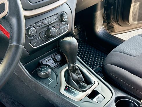 Used 2017 Jeep Cherokee Latitude w/ Safety/Convenience Group image 10