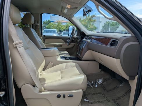 Used 2014 Chevrolet Silverado 2500 LTZ w/ LTZ Plus Package AWD/4WD image 28