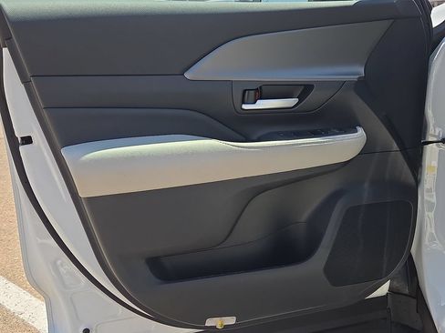 New 2026 Toyota Grand Highlander FWD image 17