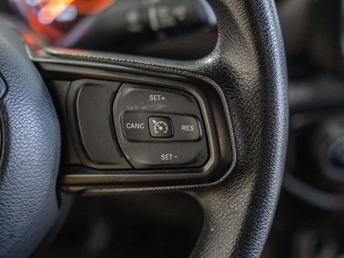 Used 2018 Jeep Wrangler Unlimited Sport image 32