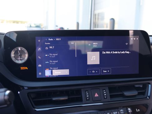 Used 2025 Lexus ES 350 Ultra Luxury image 23