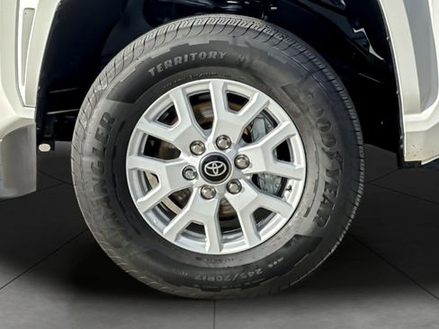 Certified 2025 Toyota Tacoma SR5 image 24