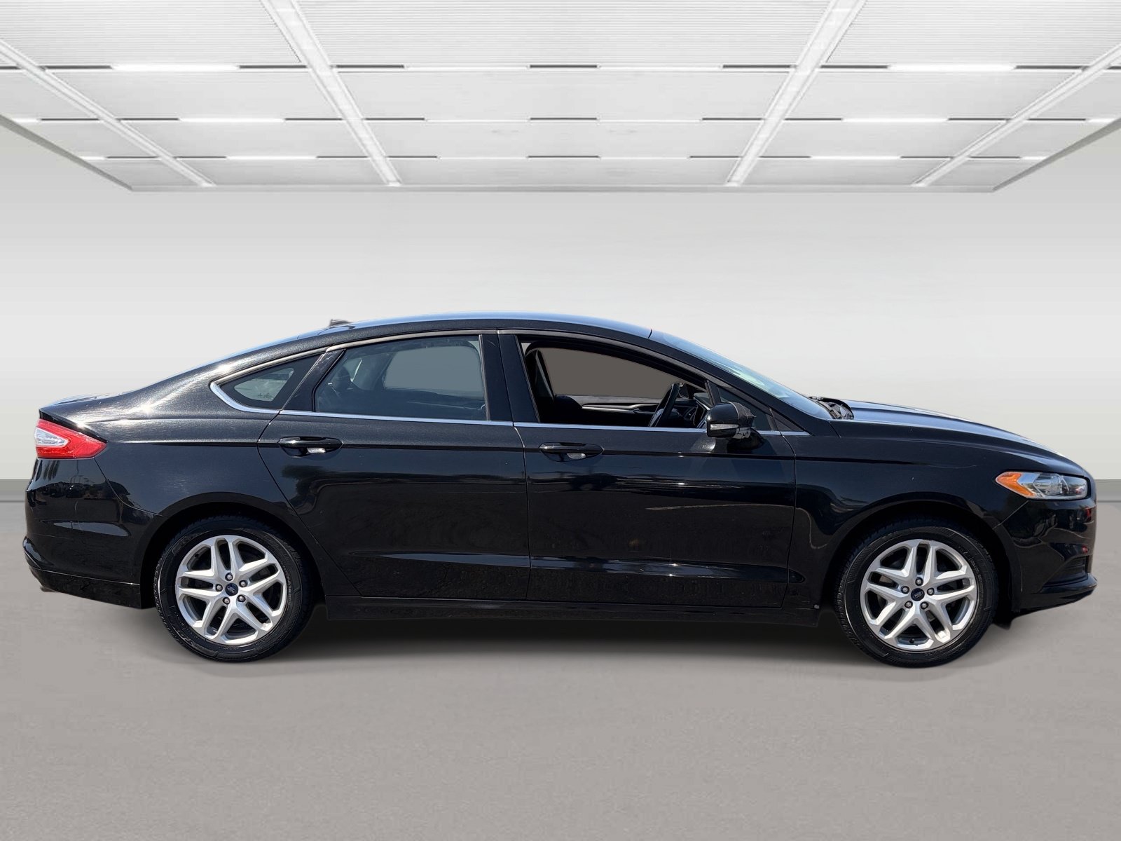 Used 2014 Ford Fusion SE FWD image 6