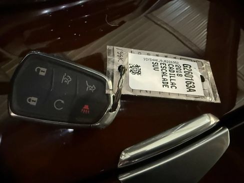 Used 2018 Cadillac Escalade ESV Luxury AWD/4WD image 42