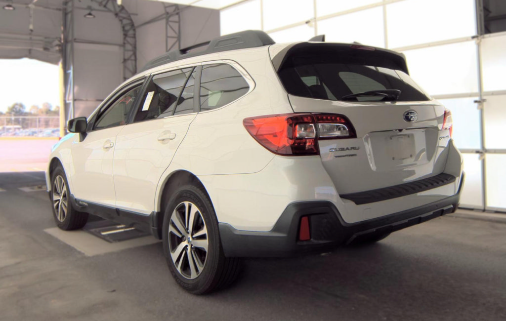 Used 2019 Subaru Outback 2.5i Limited AWD/4WD image 3