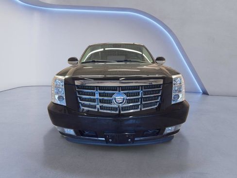 Used 2013 Cadillac Escalade ESV Luxury AWD/4WD image 2