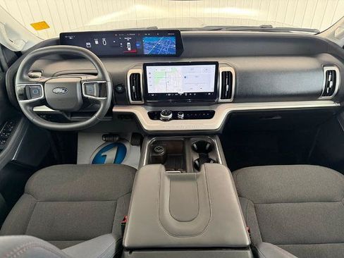 Certified 2025 Ford Expedition Active AWD/4WD image 3