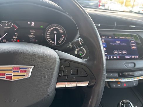 Used 2022 Cadillac XT4 Luxury image 14