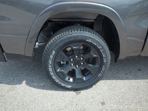 New 2026 RAM 1500 4x4 Crew Cab image 38