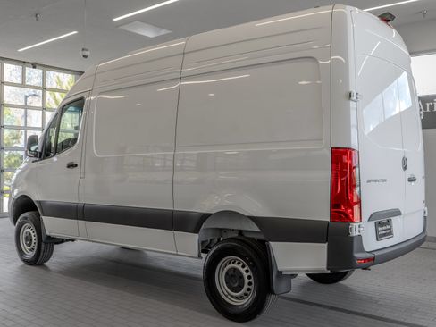Used 2025 Mercedes-Benz Sprinter 2500 image 13