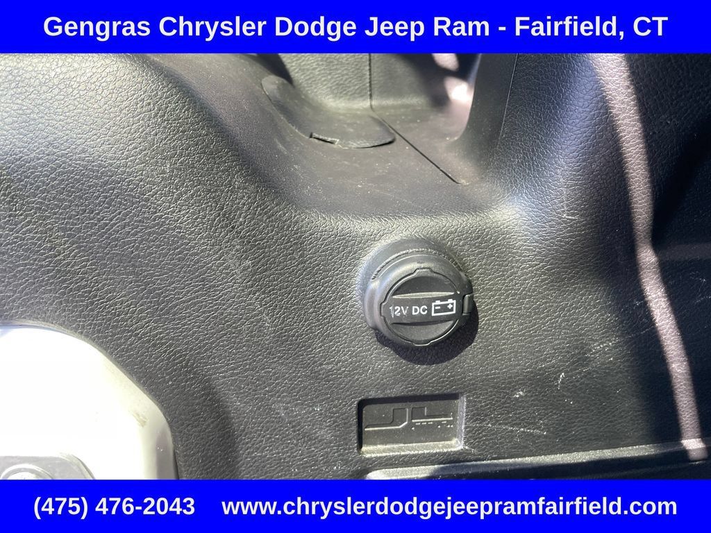 Used 2019 Jeep Wrangler Unlimited Sahara AWD/4WD image 32