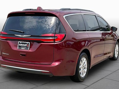 Used 2022 Chrysler Pacifica Touring-L FWD image 13