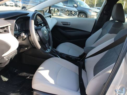 Used 2022 Toyota Corolla LE image 11