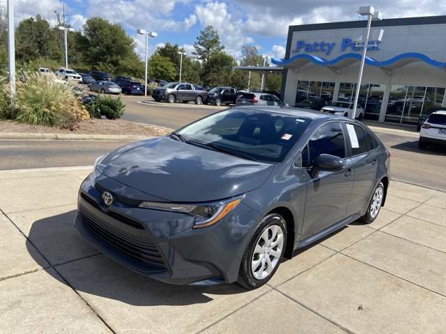 Used 2025 Toyota Corolla LE FWD image 4