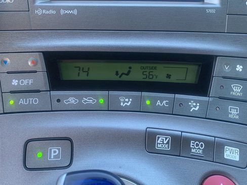 Used 2013 Toyota Prius Three image 8