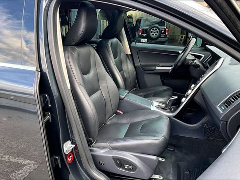 Used 2016 Volvo XC60 T5 Platinum image 8