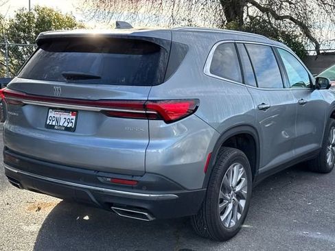 Used 2025 Buick Enclave Preferred image 3