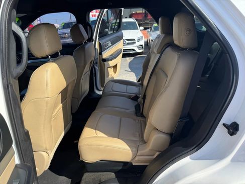 Used 2017 Ford Explorer XLT w/ Equipment Group 202A FWD image 13