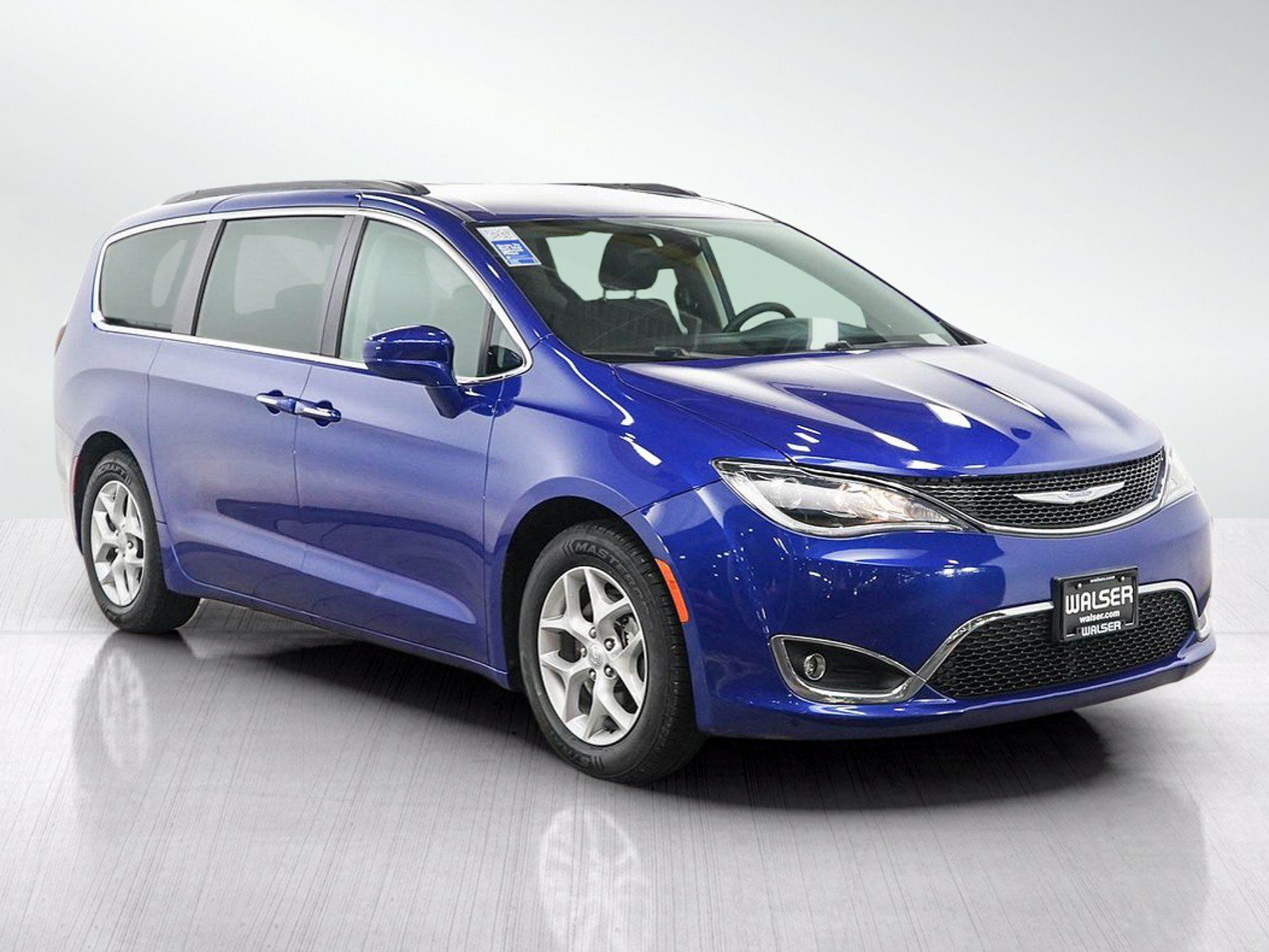 Used 2018 Chrysler Pacifica Touring Plus w/ Tire & Wheel Group FWD image 7