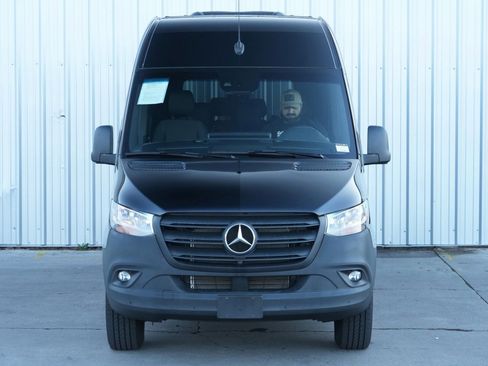 Used 2024 Mercedes-Benz Sprinter 2500 image 42