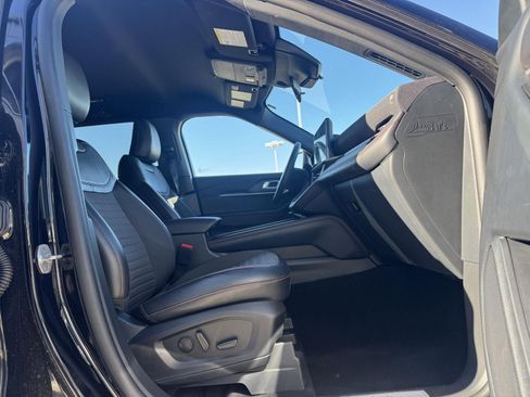 Used 2025 Ford Explorer ST-Line w/ ST-Line Street Pack image 28