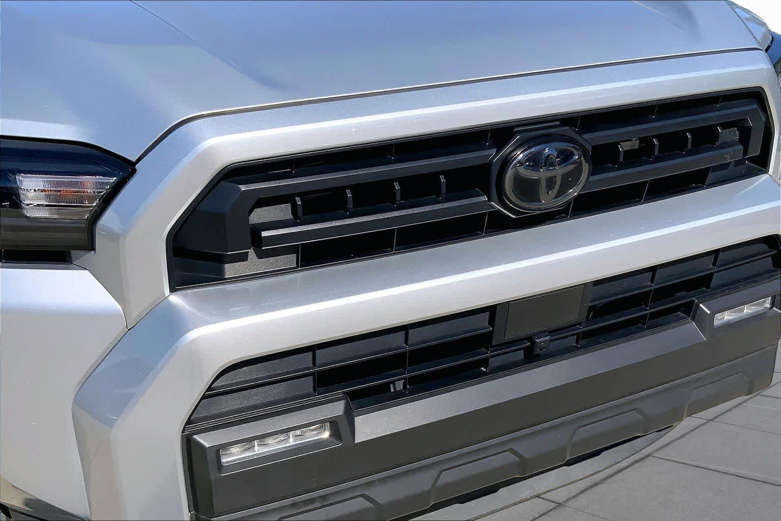 Used 2025 Toyota 4Runner SR5 RWD image 31