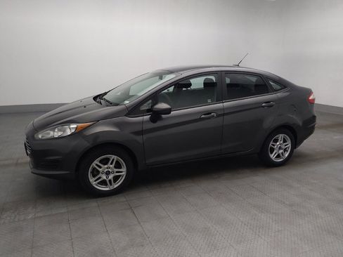Used 2017 Ford Fiesta SE FWD image 2
