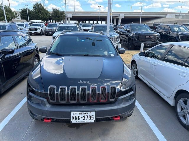 Used 2018 Jeep Cherokee Trailhawk w/ Comfort/Convenience Group AWD/4WD image 3