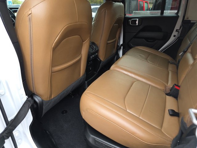 Used 2022 Jeep Wrangler Unlimited Sahara w/ Cold Weather Group AWD/4WD image 13