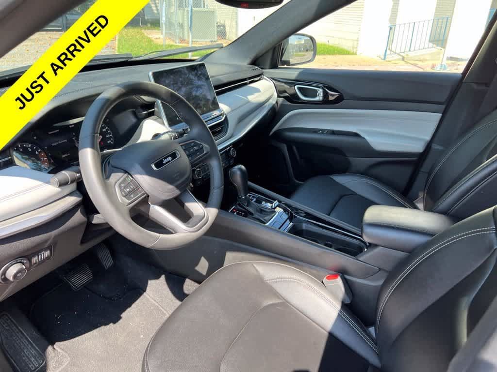 Used 2025 Jeep Compass Limited AWD/4WD image 10