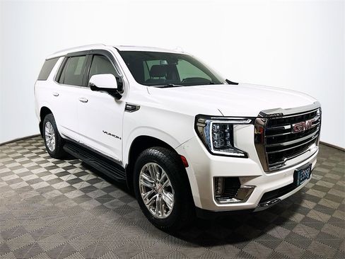 Used 2022 GMC Yukon SLT w/ SLT Premium Package image 1