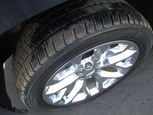 Used 2018 Chevrolet Suburban Premier image 12