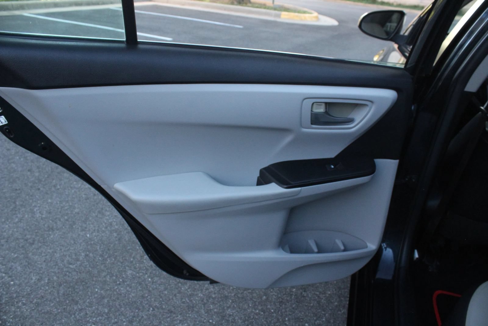 Used 2015 Toyota Camry SE FWD image 21