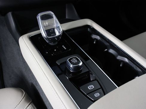 Certified 2025 Volvo XC90 B5 Core image 15