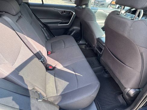 Used 2021 Toyota RAV4 LE AWD/4WD image 17