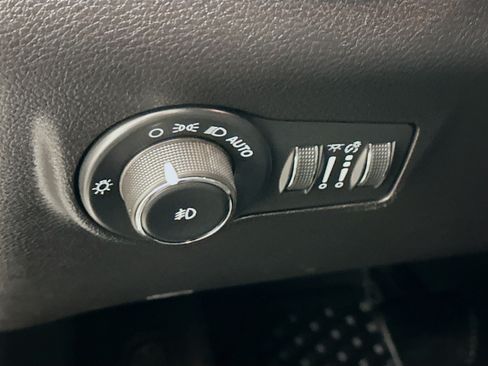 Used 2025 Jeep Compass Trailhawk AWD/4WD image 17