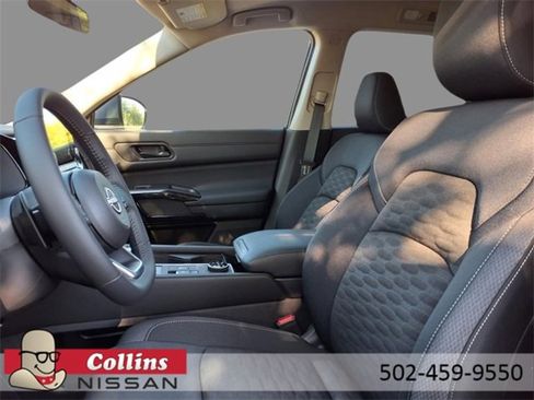 New 2025 Nissan Pathfinder SV image 5
