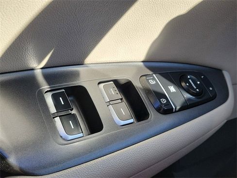 Used 2018 Kia Optima LX image 14