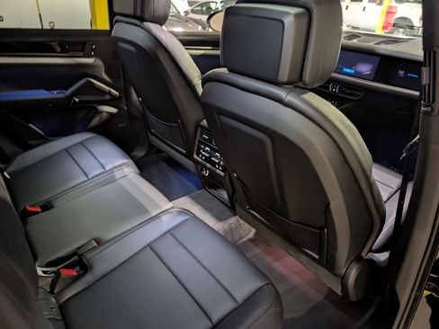 Used 2025 Porsche Cayenne image 27