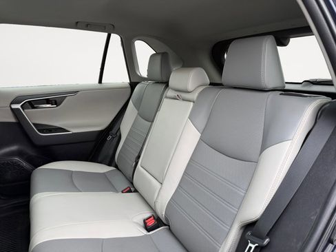 Used 2022 Toyota RAV4 Limited image 12