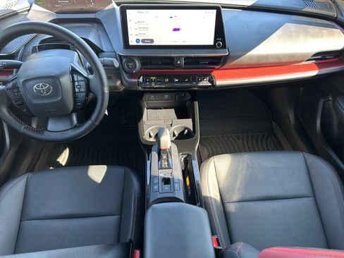 Used 2024 Toyota Prius Prime Premium FWD image 30